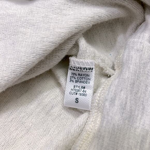 Monrow Raglan pull over floral embroidered grey and pink size small - Picture 6 of 8